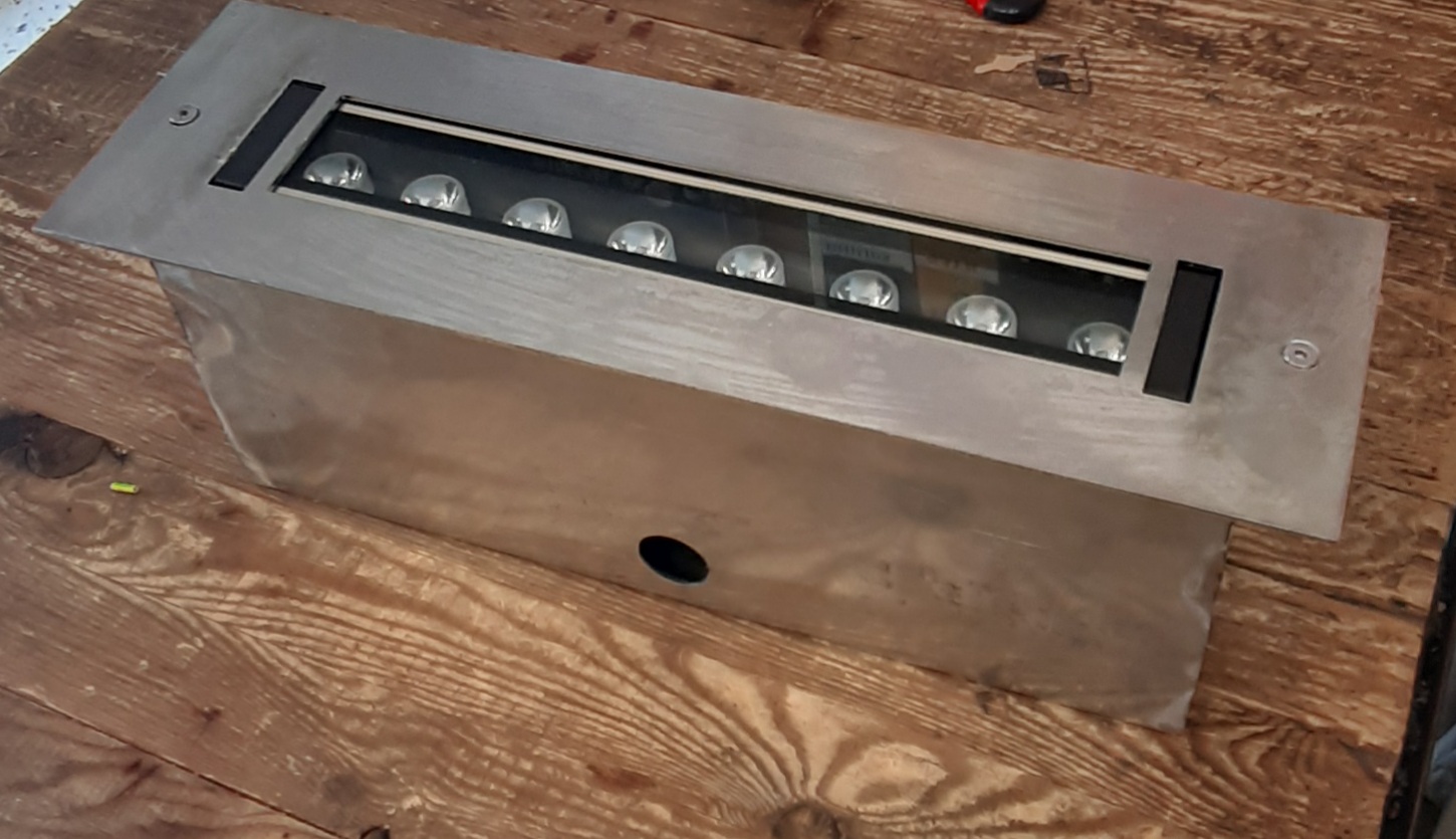 30cm WALLWASHER S.A. 304 ÇELİK KASALI ŞAVK